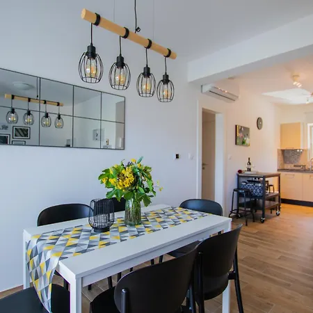 Udoban Kutak Blizu Centra Mala Punta * تروغير