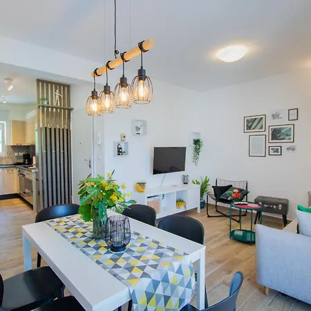 Udoban Kutak Blizu Centra Mala Punta * تروغير